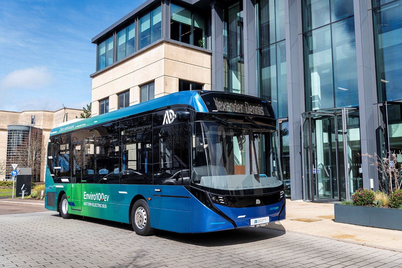 Cambridge welcomes three autonomous electric buses