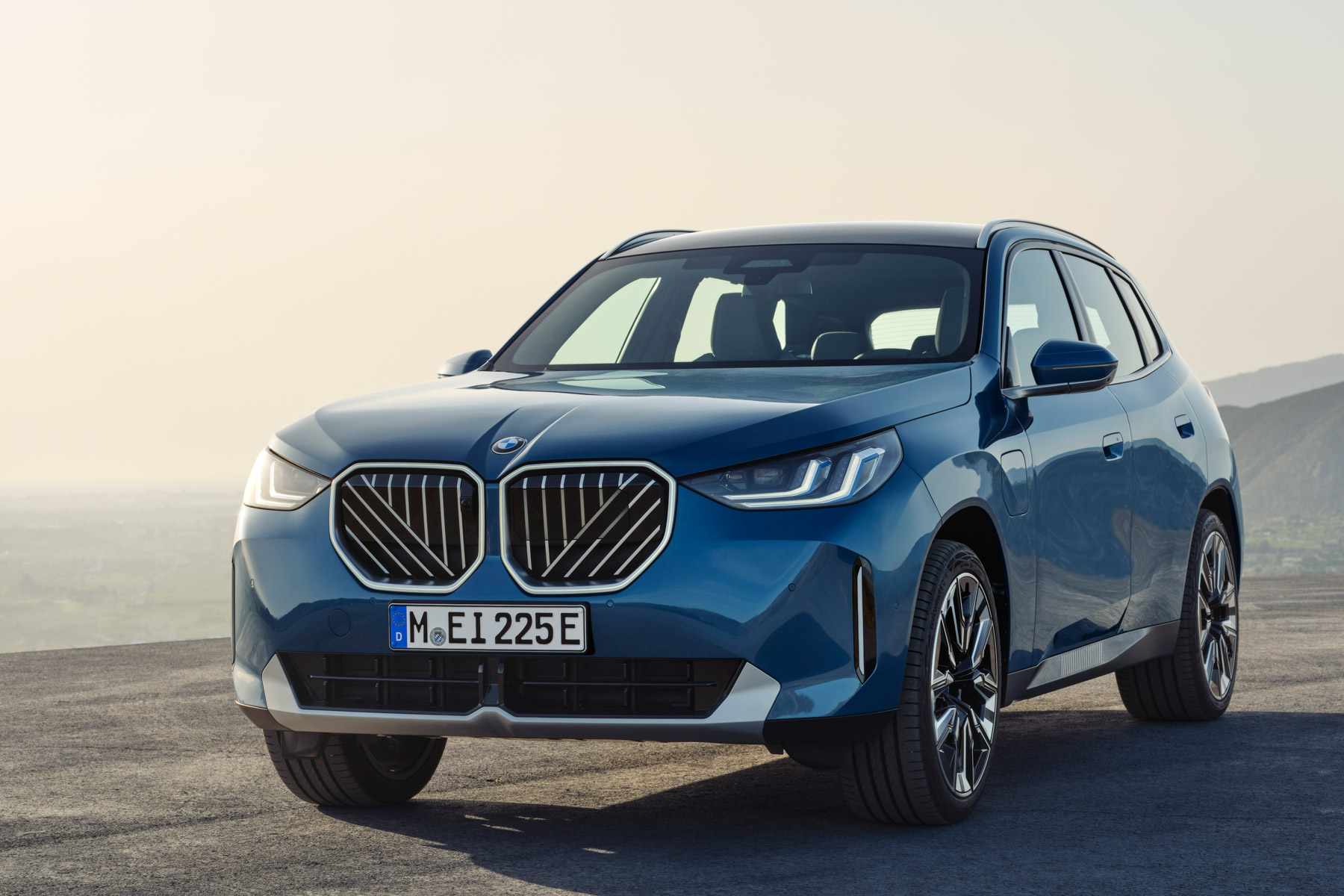 BMW launches new X3 as PHEV again - electrive.com
