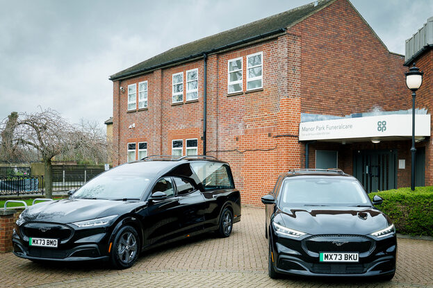 Co-op Funeralcare now offers electric hearse - electrive.com