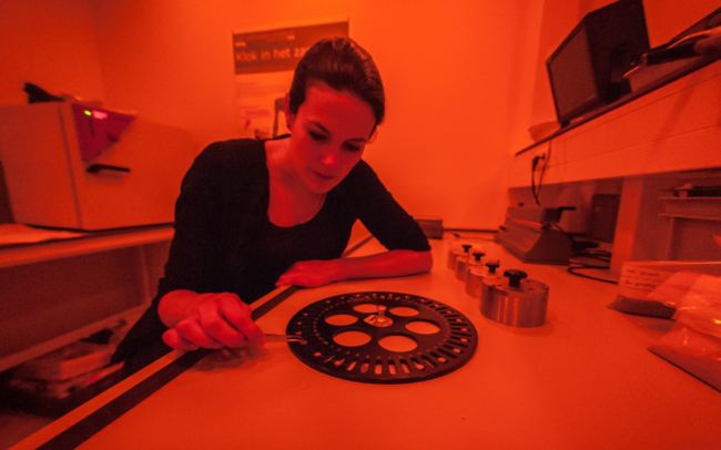 Laboratory technician Erna van den Hengel-Voskuilen prepares sediment for optically stimulated luminescence dating at the Netherlands Centre for Luminescence dating, Wageningen University. Photo: Guy Ackermans
