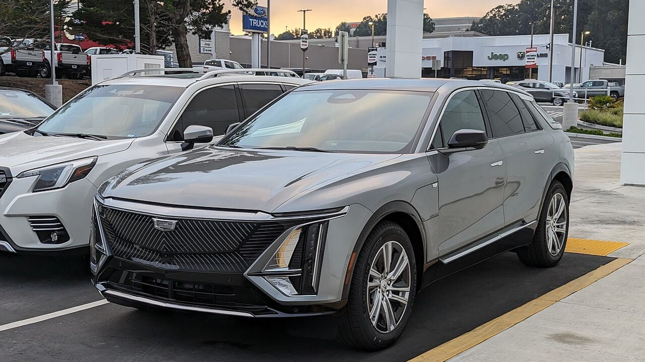 GM’s Electric Vehicle Sales Soar, Hybrids Hum Along - Tesla Tale