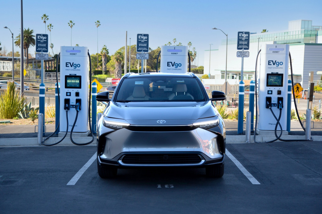 Report: Fat public EV charging cables are a magnet for thieves