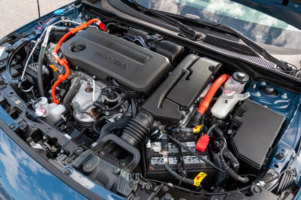 Review: 2025 Honda Civic Hybrid achieves Prius-like fuel economy