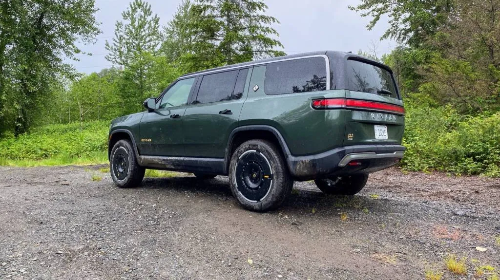 Review: 2025 Rivian R1T and R1S gain efficiency, comfort, and a lifeline